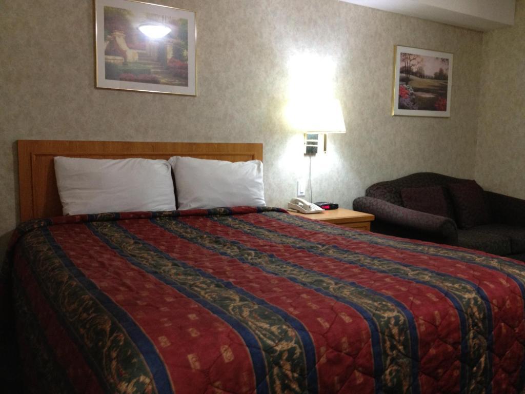 Mississauga Gate Inn Room photo