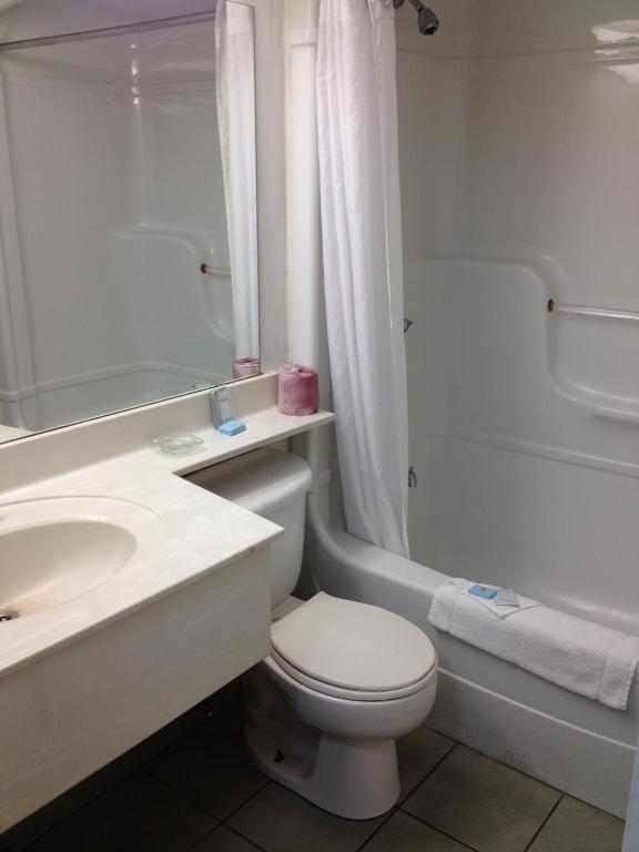 Mississauga Gate Inn Room photo