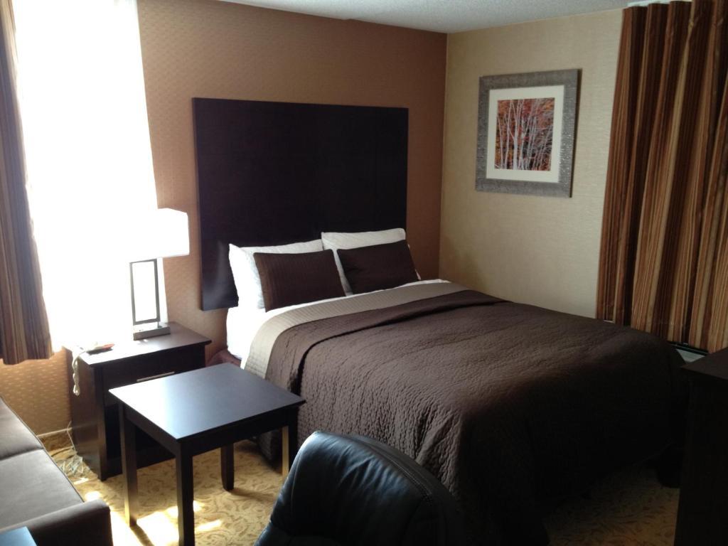 Mississauga Gate Inn Room photo